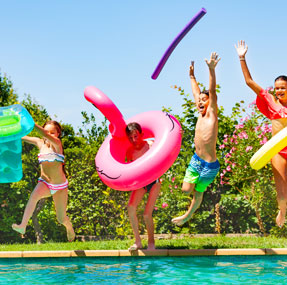 Amplíe la natación durante todo el año con las bombas de calor para piscinas Mazda